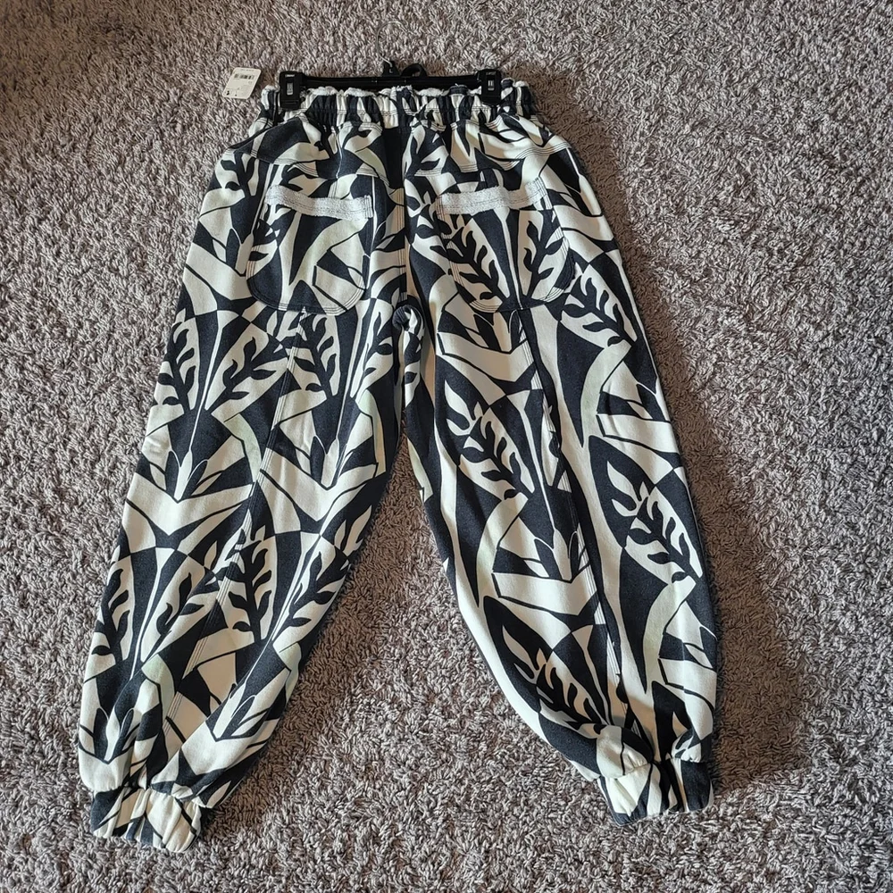 FP Movement - This Feeling Printed Joggers size XS. - Picture 7 of 11